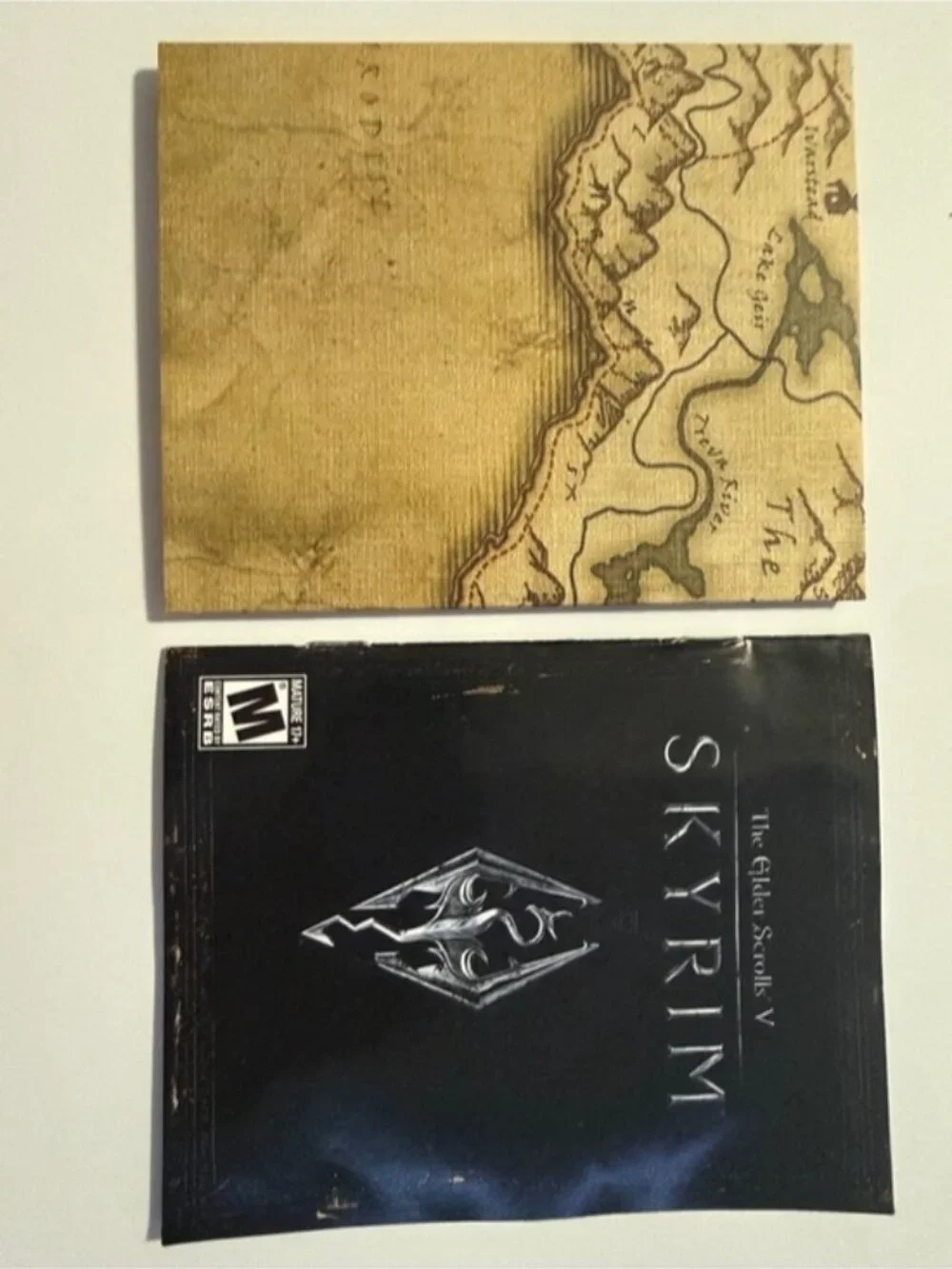 The Elder Scrolls V: Skyrim – PS3 (Complete w/ Map, Case & Disc)